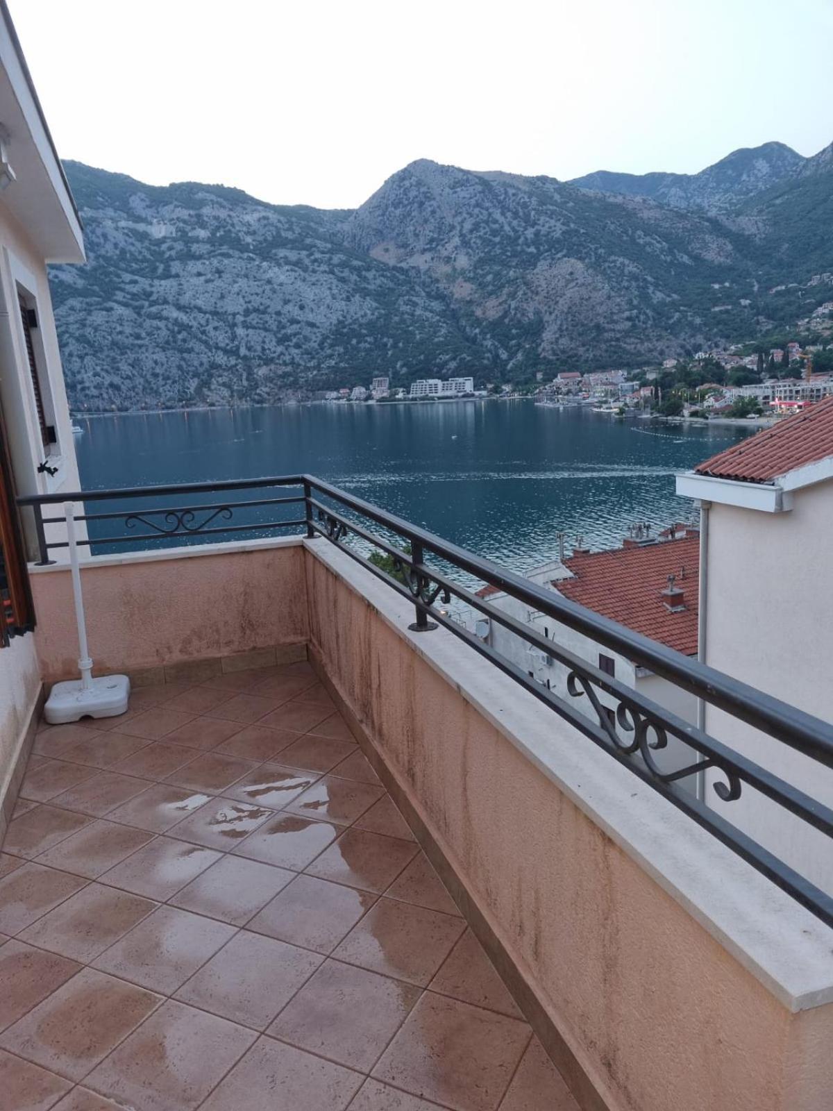 Apartments Sneza Рисан Екстериор снимка