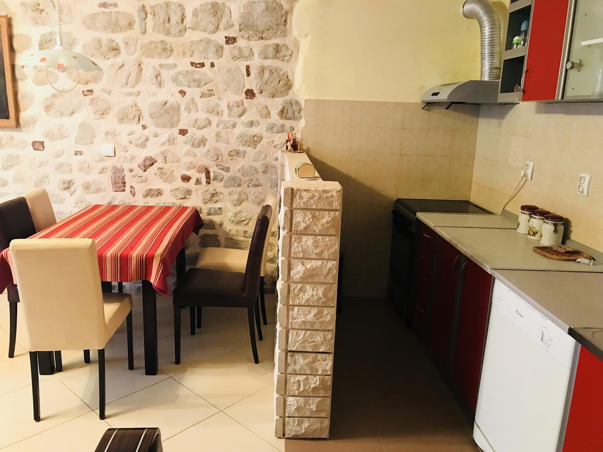 Apartments Sneza Рисан Екстериор снимка