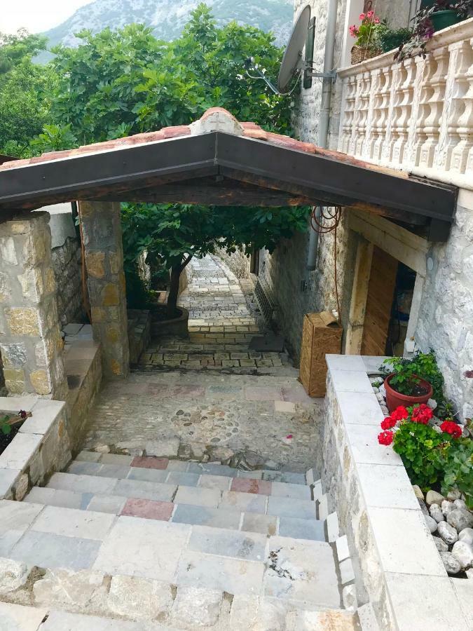 Apartments Sneza Рисан Екстериор снимка